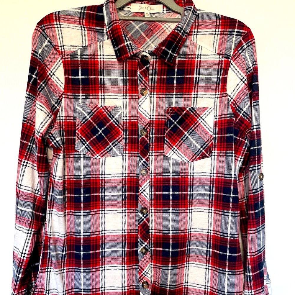 EDEN & OLIVIA BUTTON DOWN RED PLAID FLANNEL SHIRT TOP M LACE UP DETAIL DOWN BACK